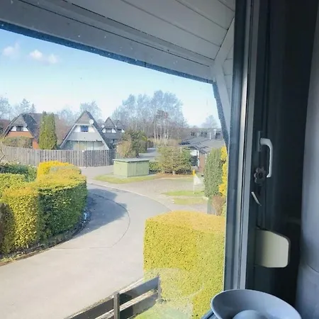 Frog Modern Retreat Holiday home Hoddersdeich