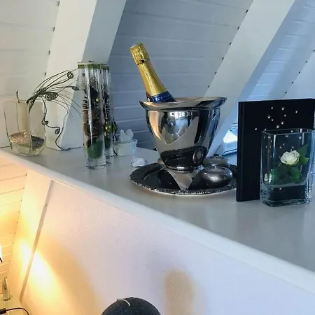 Frog Modern Retreat * Hoddersdeich