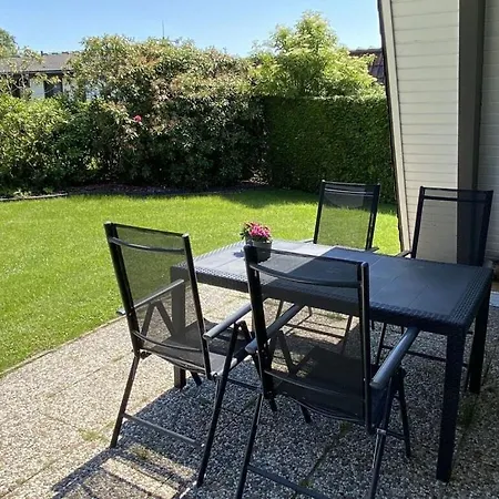 Frog Modern Retreat Holiday home Hoddersdeich